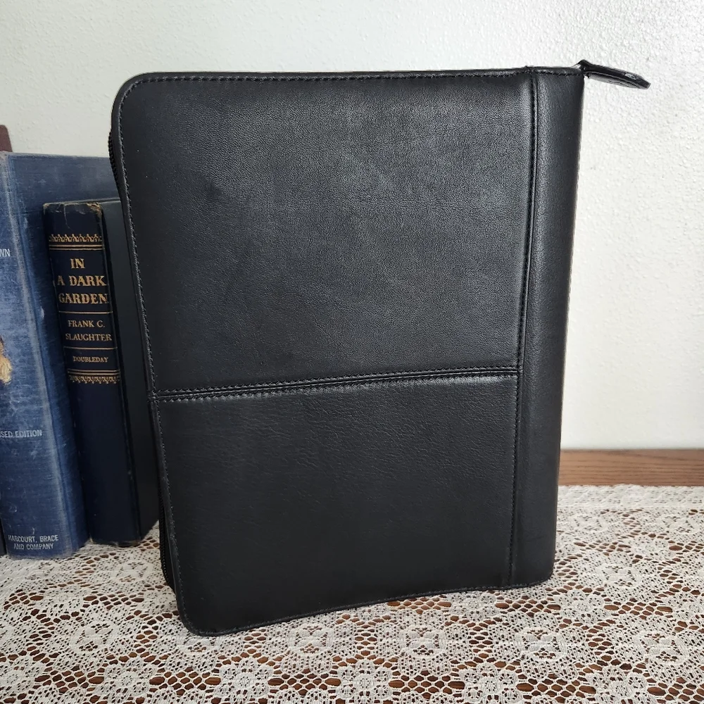 Franklin Covey Black Classic Zip Rings Planner